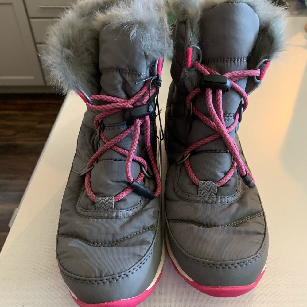 Sleep Snow Boots, SIZE 5, Women’s- pink and Gray